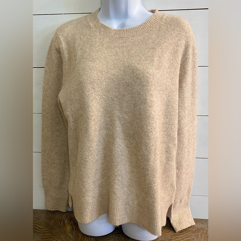 J Crew Women’s Sz M Extra Soft Wool Blend Crewneck Sweater in Oatmeal - Picture 5 of 14